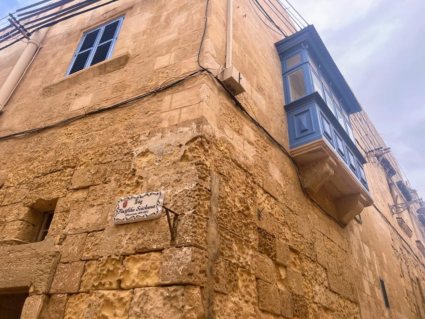 Birgu: 3 Cities Walking Tour With Inquisitors Palace Entry - Churches, fortifications, and the landmarks you can picture later