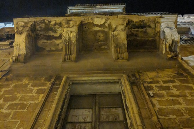 Birgu (Vittoriosa) Ghost and Crime Tour - The real star: guide storytelling that keeps you watching the street