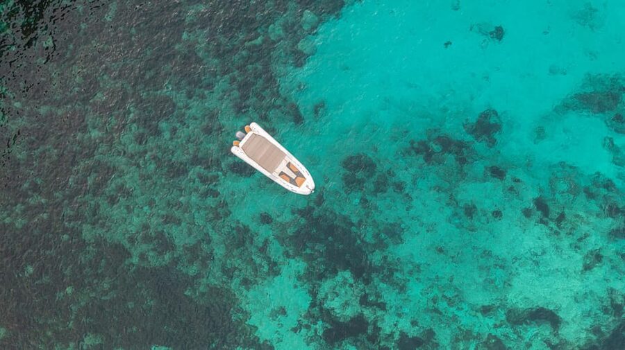 Blue Lagoon, Crystal Lagoon & Comino Caves Private Boat Tour - Blue Lagoon between Comino and Cominotto: the main payoff