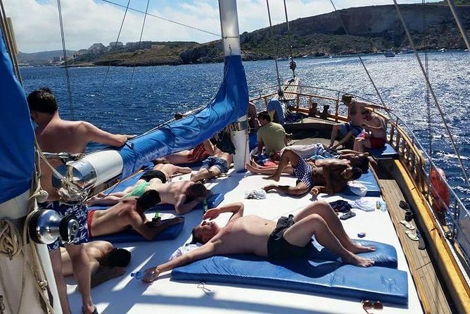 Comino, Blue Lagoon and Caves. Tour A - Caves and Rock Formations on the Return: Elephant’s Head Rock Moment