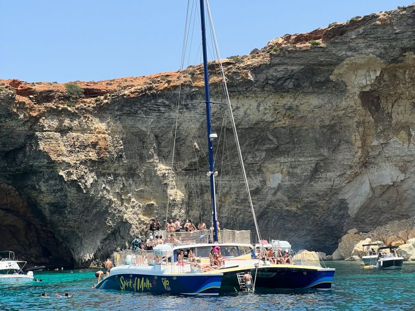 Comino: Blue Lagoon Catamaran Cruise with Lunch and Open Bar - Buffet lunch and open bar, plus vegetarian options