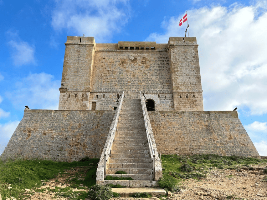 Comino Splash & Dash: Private Blue/Crystal Lagoon Boat Tour - Meeting at Cirkewwa or Ghajnsielem: Getting on the boat without stress