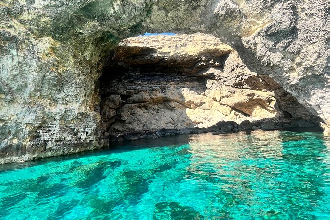 Explore Comino, Blue Lagoon & Caves - Private speed boat - Santa Maria Caves: cave time that works for photos and swimmers