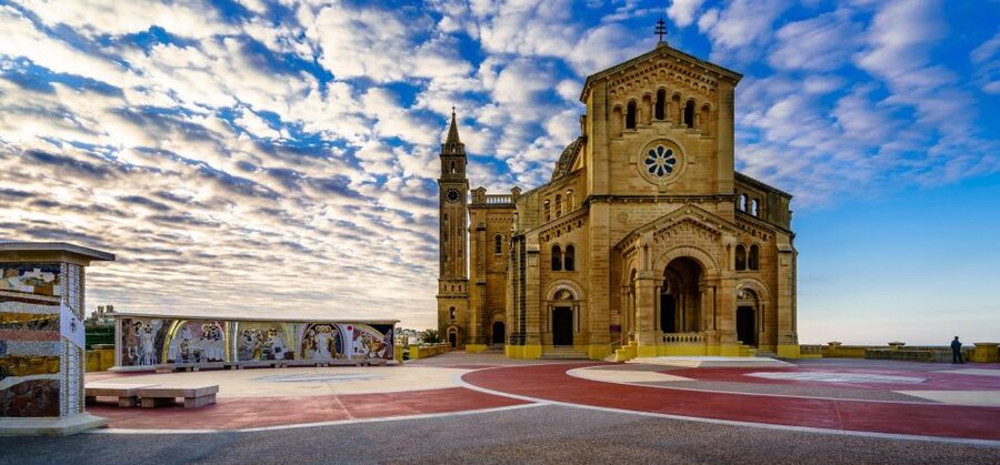 From Sliema: Gozo, Comino & The Blue Lagoon Boat & Bus Tour - Comfort and group rhythm: what the reviews hint at
