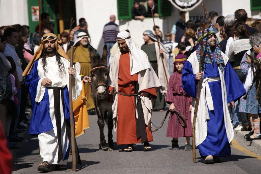 Good Friday Easter Procession with Commentary and Transport - Brass band marches: solemn music that changes the pace