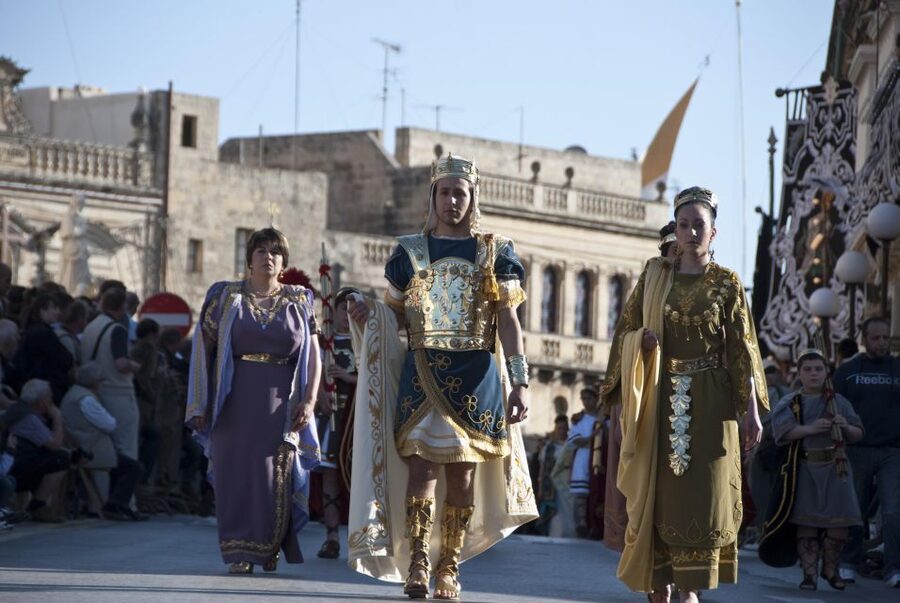 Good Friday Easter Procession with Commentary and Transport - The half-day experience breakdown: what you do from pickup to return