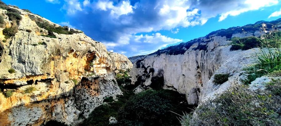 Gozo Unveiled: Guided Hiking in Gozo - South East - Ras il-Ħobż: salt pans, traditions, and a bay stop that feels lived-in