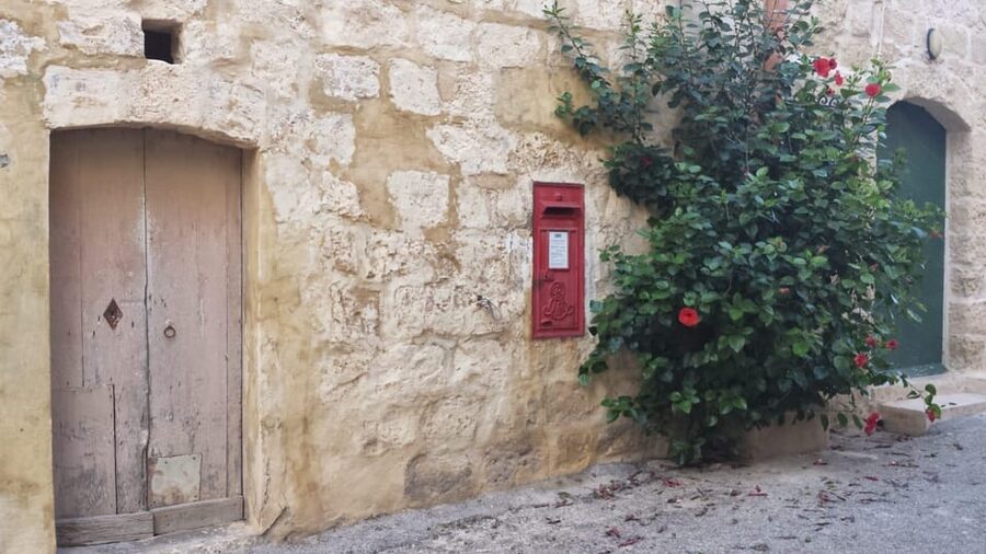 Gozo Victoria Walking Tour - The first stretch of walking, how the guide sets the story