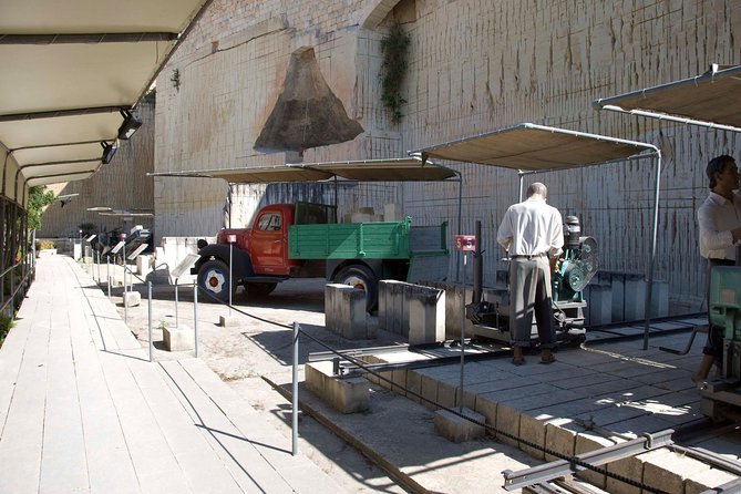 Hagar Qim temple (UNESCO), Limestone Heritage & Marsaxlokk Market guided tour - Pace, group size, and language: the good and the annoying bits