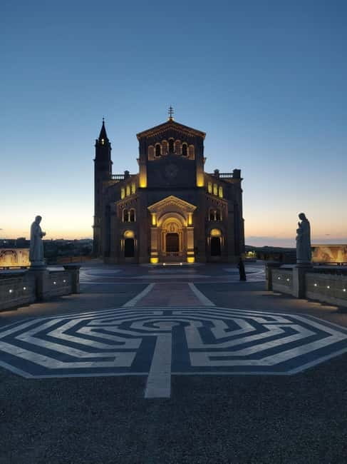 Island of Gozo: Private Tour - Wied il-Mielaħ Window, Dwejra, and the best-photo power stops