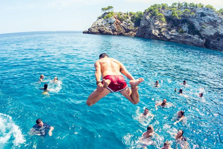 Malta: Boat Party + Watersport+ Comino+ OpenBar ALL INCLUDED - Comino swim time: the stop that sets the tone