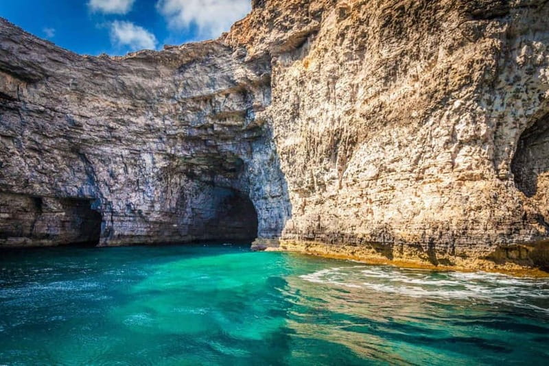 Malta: Comino, Gozo, Blue & Crystal Lagoon, and Caves Cruise - Leaving Cirkewwa: the quick path to Comino’s turquoise water