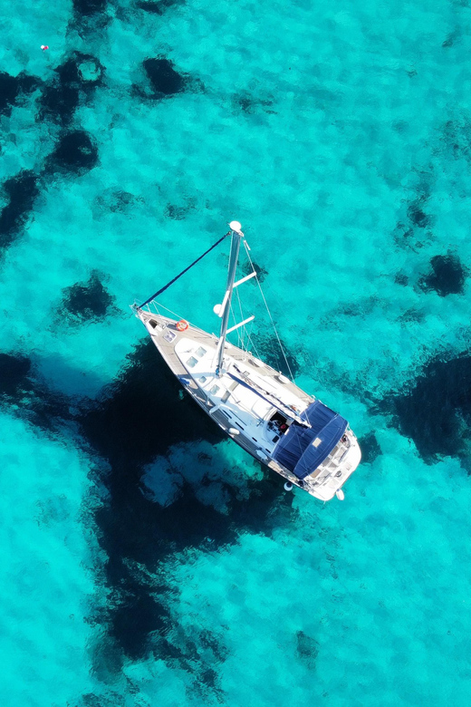 Malta Gozo Comino: Full Day Sailing Charter - Skipper Peter is the difference between a boat ride and a great day