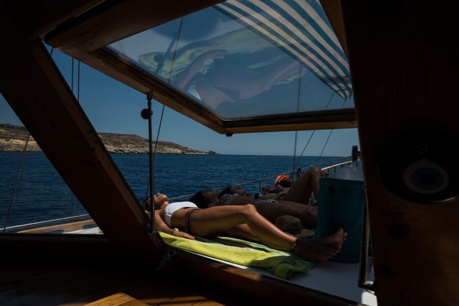 Malta: Gozo, Comino Island and Blue Lagoon Cruise - Snorkeling from the diving platform: easy water access and real comfort