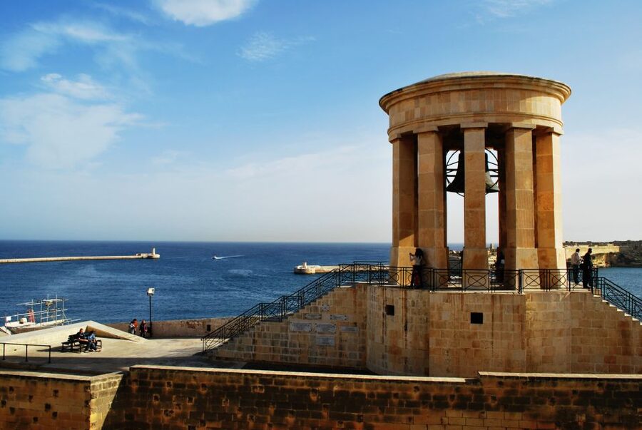 Malta: Hop-On Hop-Off Bus Tours - South Malta (Red Route): Valletta, Blue Grotto, and temples with a coast feel