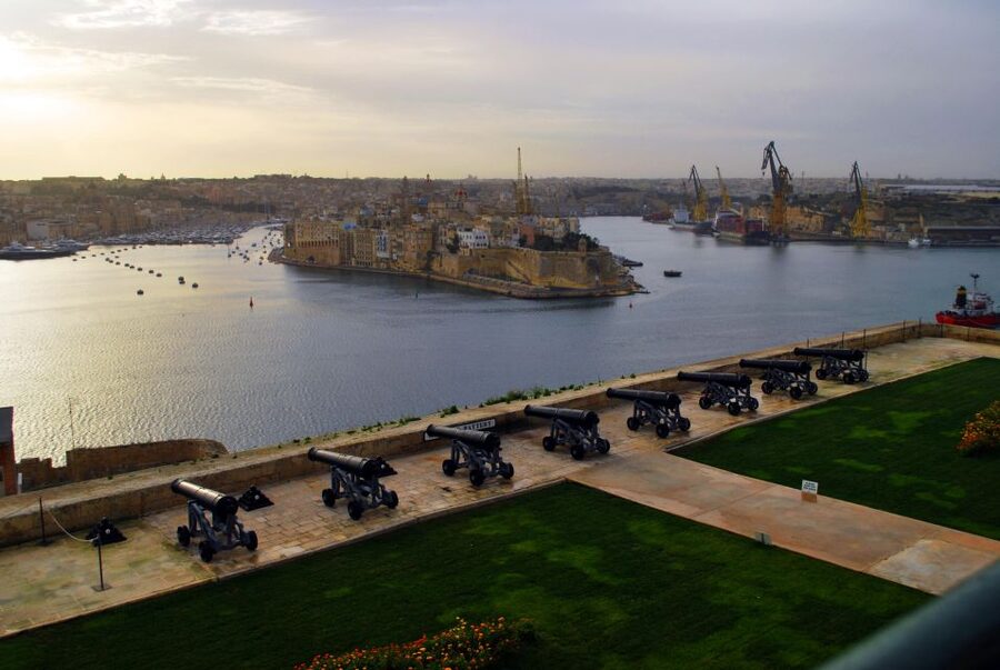 Malta: Hop-On Hop-Off Bus Tours - Audio guide and headphones: helpful when they work, fixable when they don’t