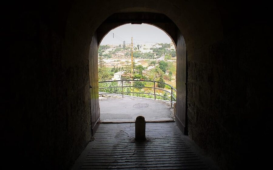 Malta: Mdina and Rabat Walking Tour with Catacombs - Walking tour practicalities: shoes, sun, and keeping your energy up