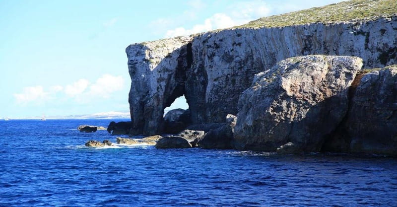 Malta: Private Boat Cruise with Caves, Beaches & Swim Stops - St. Maria and St. Nikolaus Bay: choosing your swim mood
