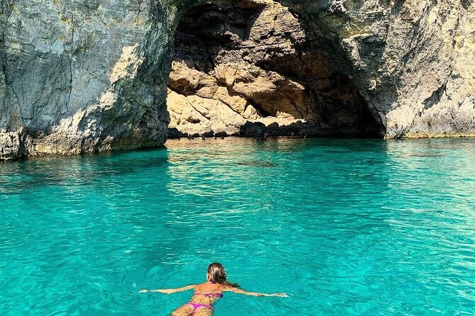 Malta Private Boat Trip: Blue Lagoon, Gozo and Comino T3 - Blue Lagoon, Crystal Lagoon, and Cominotto Water Time