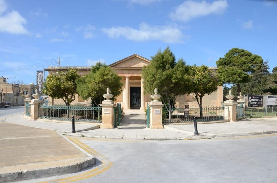 Malta: Tuk Tuk Tour around Rabat, Dingli and Mdina - Rolling Out From Domus Romana: The Tuk-Tuk Setup
