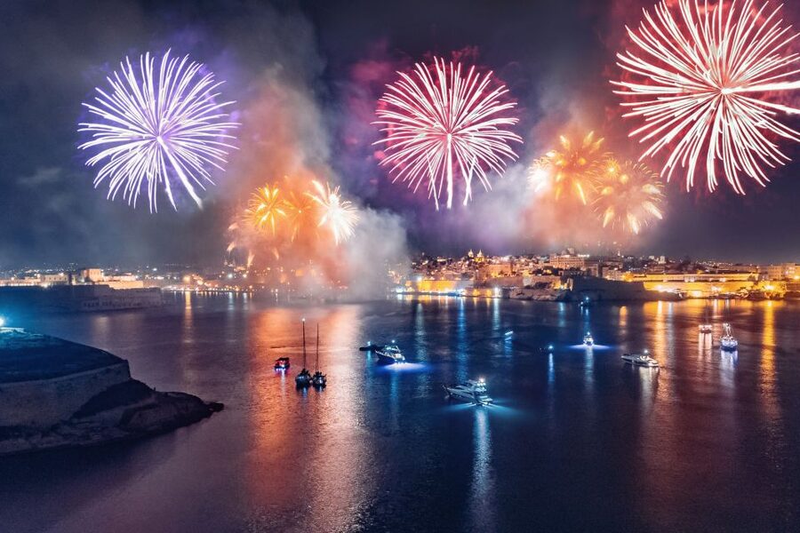 Malta: Valletta, Sliema, Bugibba Fireworks Festival Cruise - Valletta fireworks, from the water: the simple reason this works