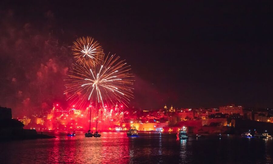 Malta: Valletta, Sliema, Bugibba Fireworks Festival Cruise - The fireworks show: synchronized to music and live vocals