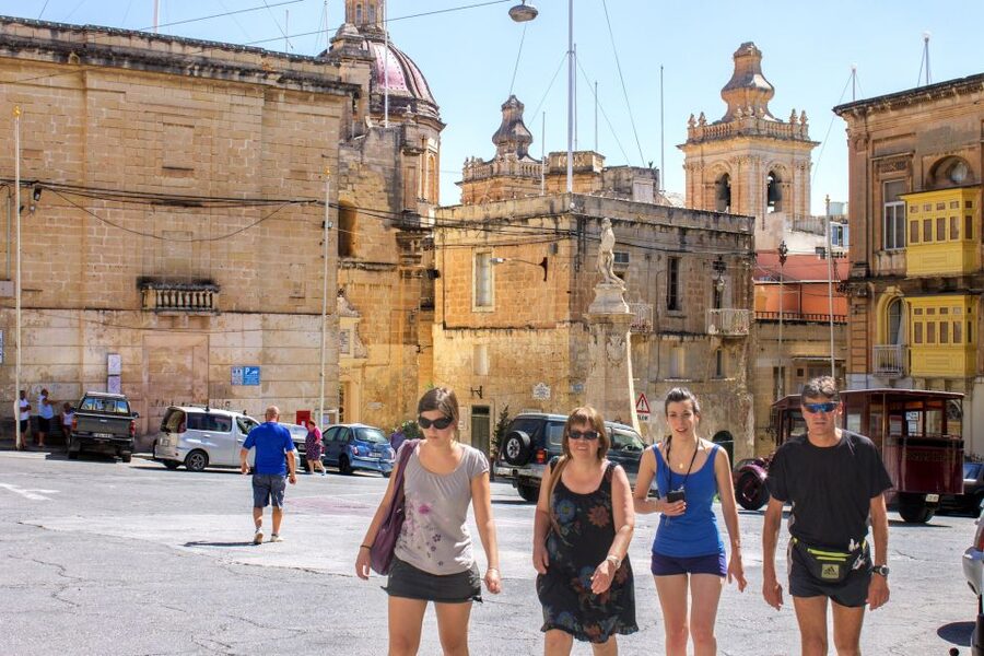 Malta: Vintage Bus Ride through the Three Cities - The drive through Valletta and nearby towns before you hit Cottonera