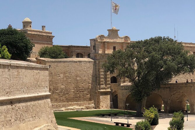 Mdina and Rabat Private Walking Tour - Entering Mdina: the Baroque Main Gate and the start line