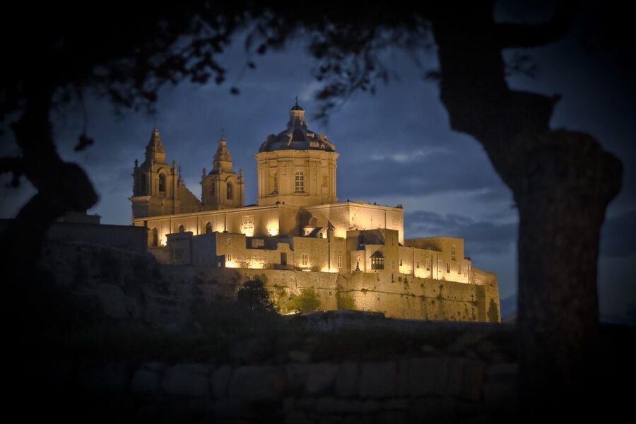 Mdina: Valletta Waterfront Area, Mdina, and Rabat Night Tour - Mdina’s Silent City: lantern-lit alleys and views from the bastions