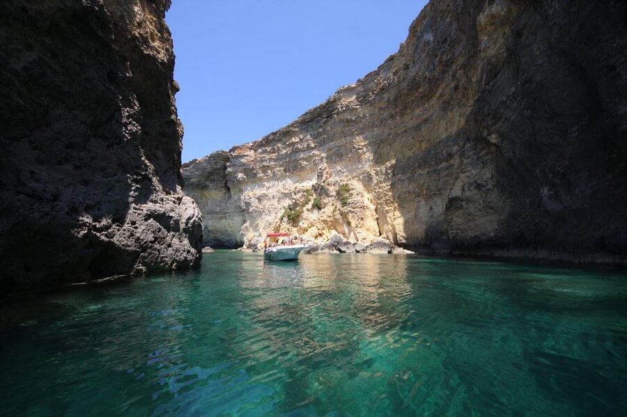 Mellieha: 3:00pm Speedboat round Comino Caves 2h Blue Lagoon - Santa Marija Caves and the Cove-Feel Experience