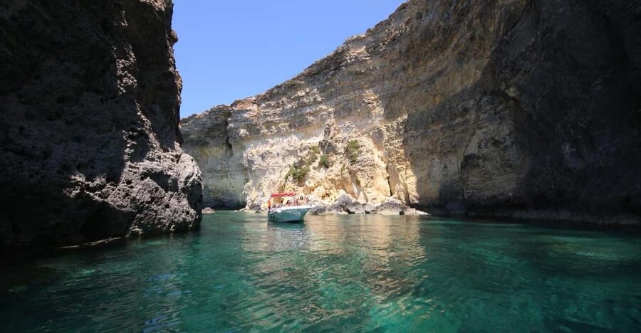 Mellieha: 3:00pm Speedboat round Comino Caves 2h Blue Lagoon - Meeting at Blue Waves Watersports, Then Straight to the Island