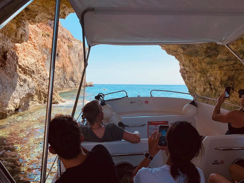 Mellieha: Speedboat Trip Round Comino Caves 2h @ Blue Lagoon - Santa Maria Caves and the main bays: short stops that matter
