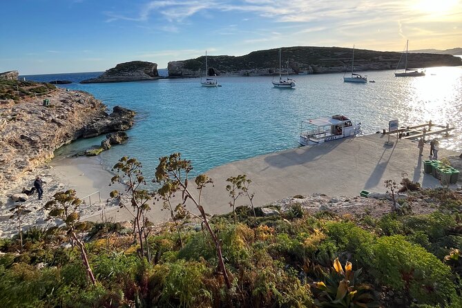 Private Boat Charter: Gozo, Comino, Blue Lagoon, Crysral Lagoon - The “quiet” promise: how the stops work on the water