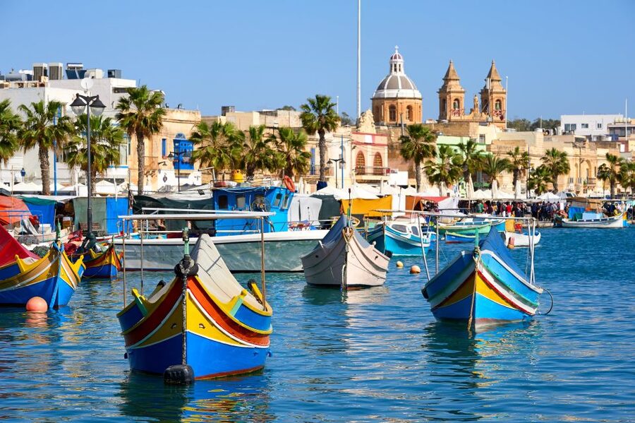 Private Driver to roam the island of Malta (VIP) - Your Driver Plus the AI Guide: How Commentary and Media Change the Day
