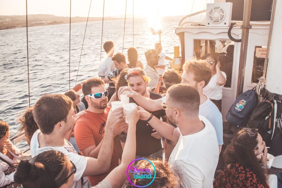 Sliema: Sailboat Party with an Open Bar, Food, and Swimming - Who this sailboat party suits best