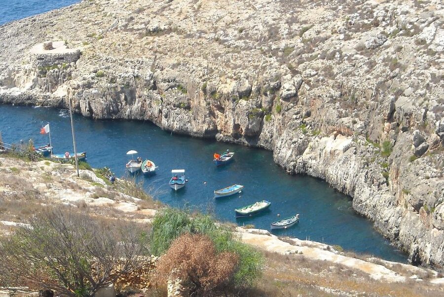 Southern Malta: Blue Grotto, Hagar Qim, and Marsaxlokk Tour - Blue Grotto and Wied iz-Zurrieq: your first hit of sea color