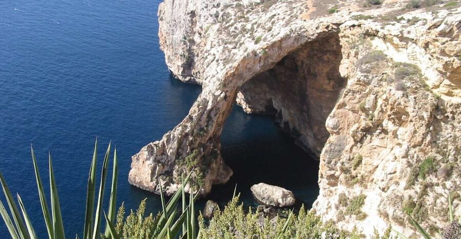 Southern Malta: Blue Grotto, Hagar Qim, and Marsaxlokk Tour - Ħaġar Qim: passing the temples, then deciding if you go in