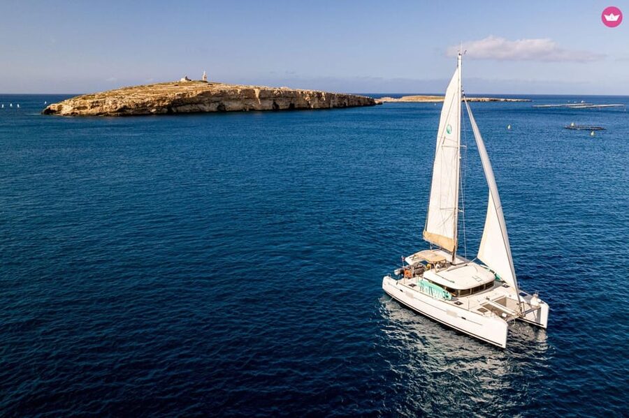 St. Paul's Bay: Half-Day Luxury Catamaran Tour with Drinks - Paddleboards and snorkel masks: what’s included, what costs extra, what you should bring