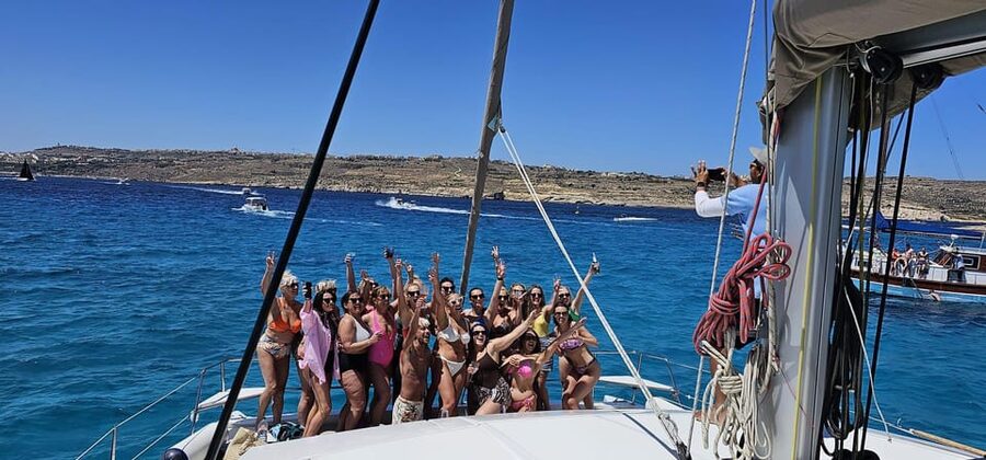 St. Paul's Bay: Half-Day Luxury Catamaran Tour with Drinks - Who should book this catamaran and who should skip it