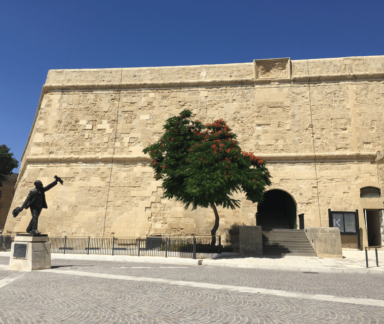 The Grand Tour of Valletta: A walking tour of Valletta. - Misraħ San Ġwann: ending with one last thread