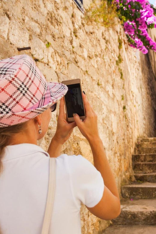 Valletta: Express Walk with a Local in 60 minutes - Meeting at Triton Fountain: starting easy, staying oriented